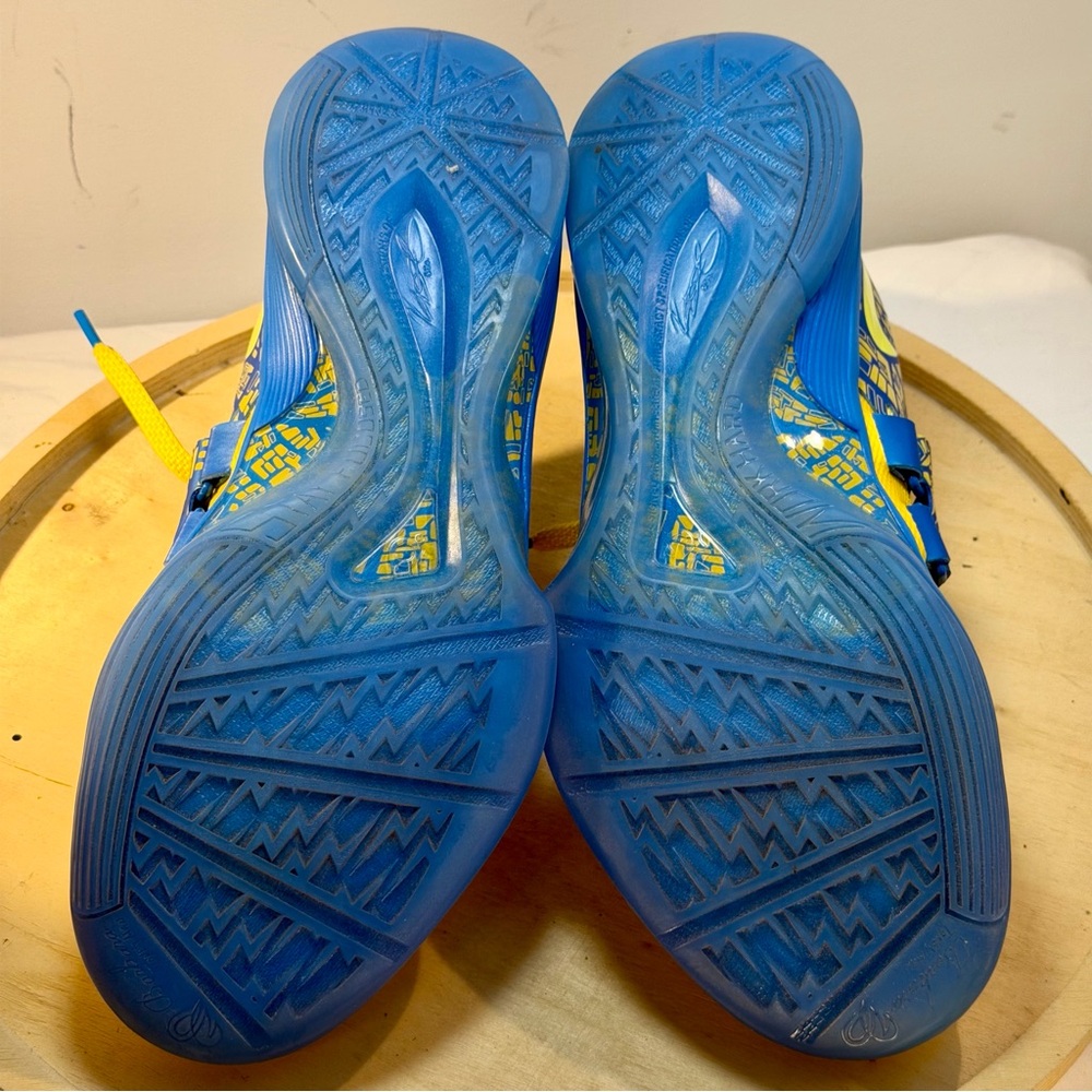 Nike KD 4 Basketball Shoes - Picture 9 of 9